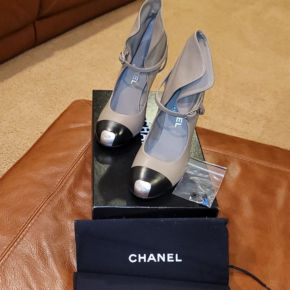 Brand new Authentic Chanel Women's shoes size 38.5
